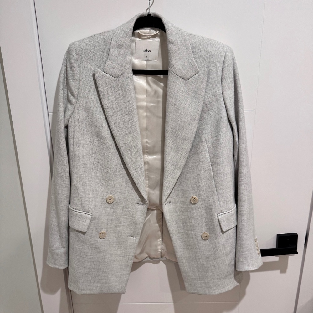 Aritzia Light Gray Double-Breasted Blazer